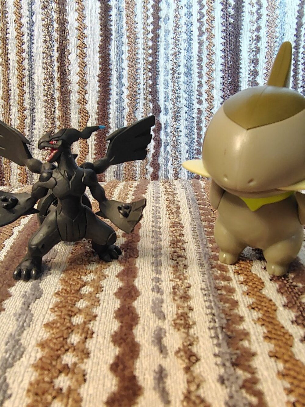 Pokemon McDonald's 2012 Axew 3" Zekrom 2.5" Action Figure Toys